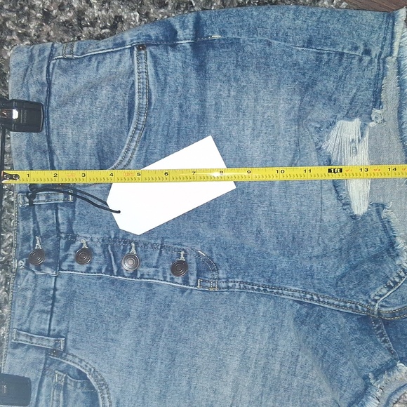 NWT No Boundaries High Rise Destructed Curvy Mom Button Fly Shorts Size 21 - Picture 10 of 10